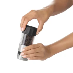 OXO Good Grips Pepper Grinder -dinner plate shop 1010613 ALT4